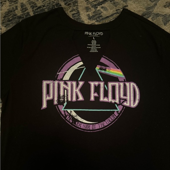 NWT: Women’s Pink Floyd Slit V-Neck Graphic Tee Shirt•Large - Picture 2 of 5